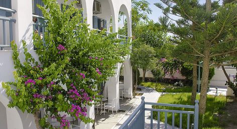 Iris Hotel