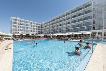 Hotel, Alua Leo
