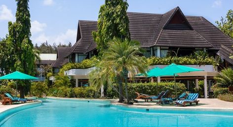 Travellers Beach Hotel & Club 