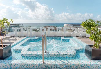 Hotel, The Reef 28
