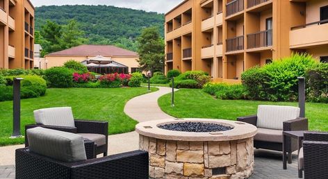 Courtyard Mahwah