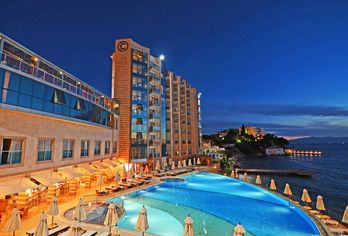 Charisma De Luxe Hotel